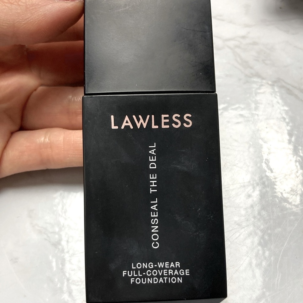 LAWLESS Sand Foundation
